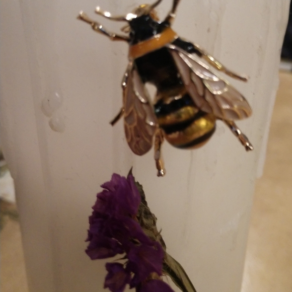 1 LEFT Adorable BROOCH /hair pin HONEYBEE ,scarf - Picture 5 of 7